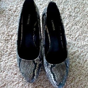 Snake skin style express shoes